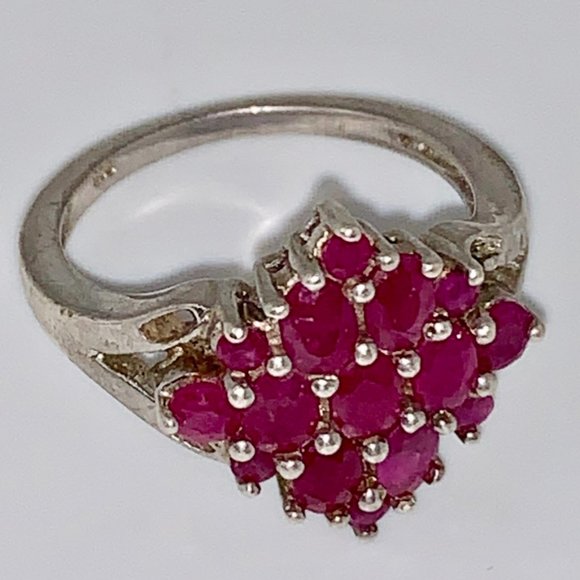 Ruby Ring, 11 stones shaped in a diamond or square, stamped 925 silver, size 7 - Picture 2 of 10